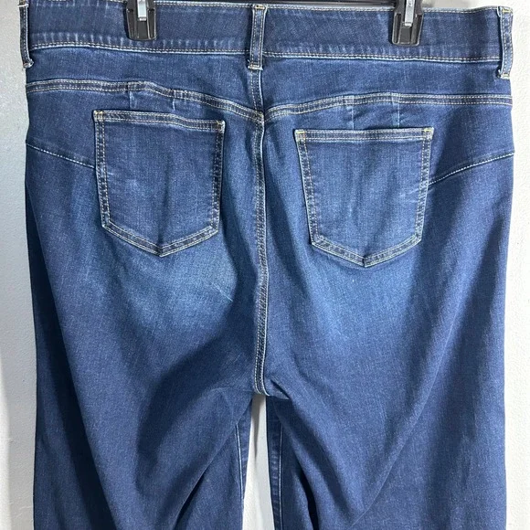Torrid Bombshell Wide Leg Super Soft Jeans Dark Wash Size 16R - Picture 2 of 9